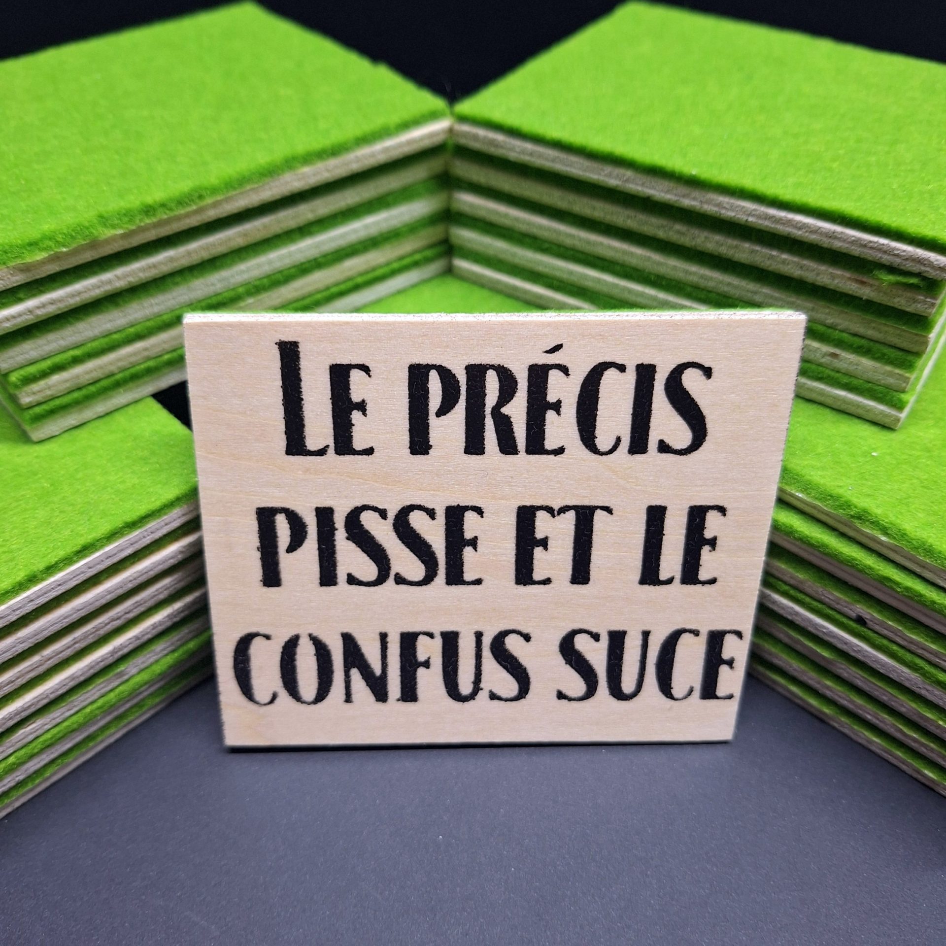 Le précis pisse<br>et le confus suce 1 Le précis pisse et le confus suce